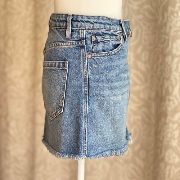 Free People We The Free Denim Mini Skirt Boho Grunge Zip Front Raw Hem Size 24 - Picture 4 of 8